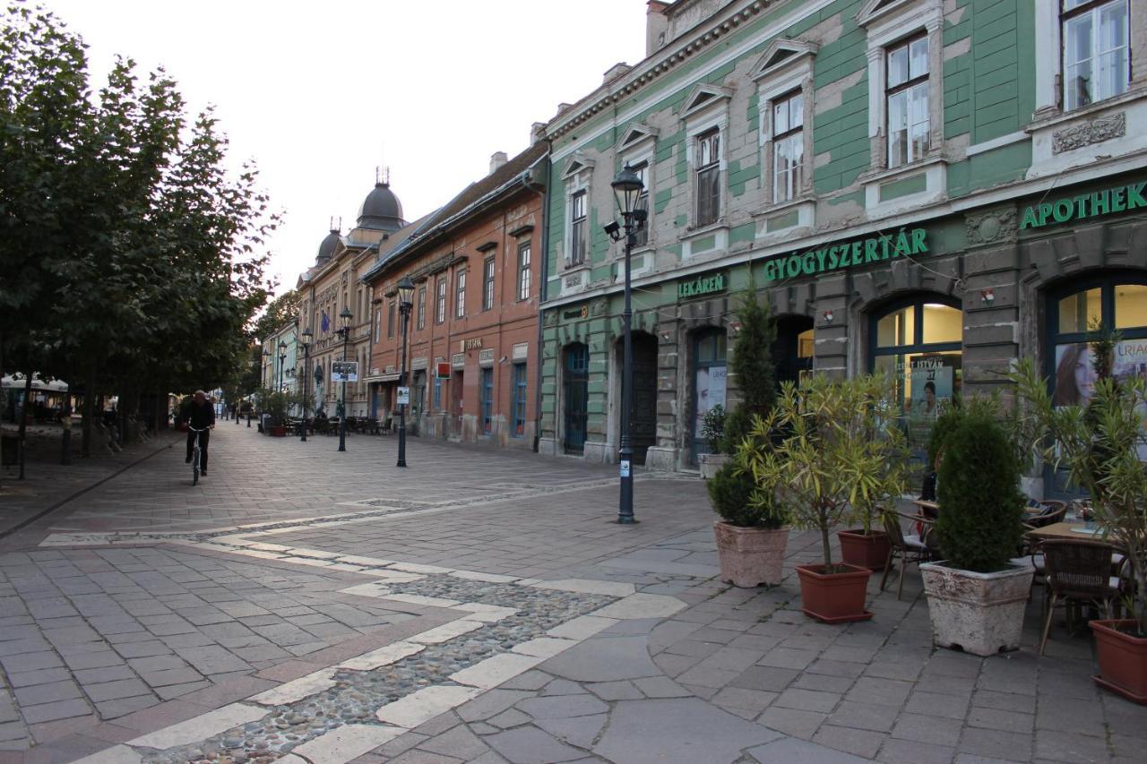 Esztergom Central Buitenkant foto
